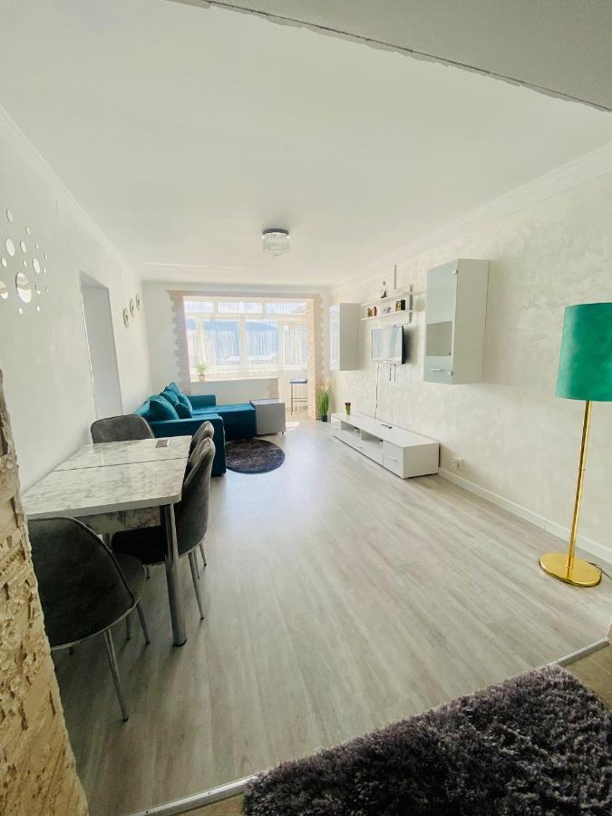Apartament Tiron In Centru Orasului Gura Humorului Dış mekan fotoğraf
