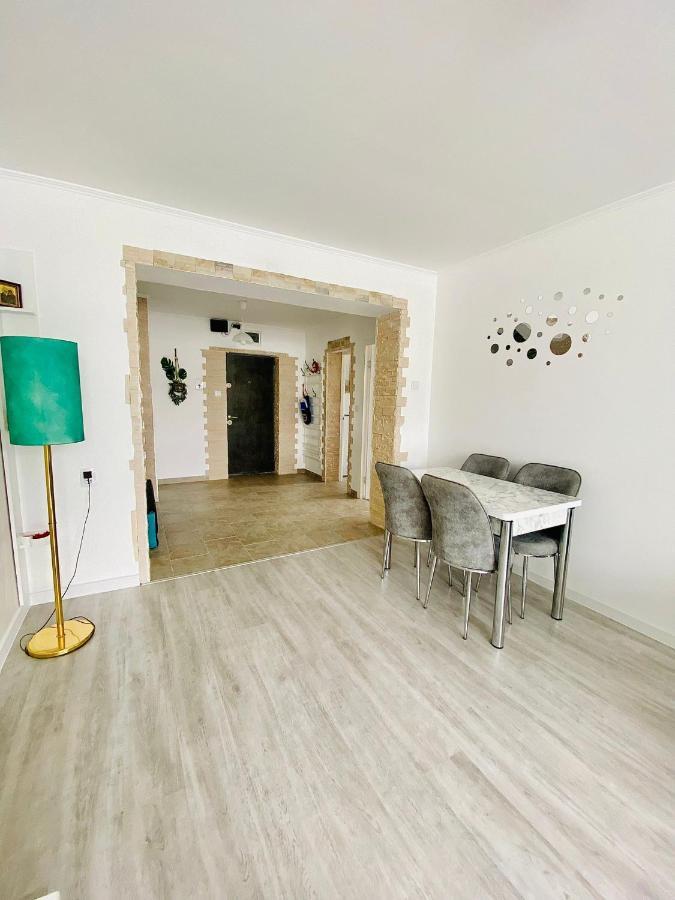 Apartament Tiron In Centru Orasului Gura Humorului Dış mekan fotoğraf